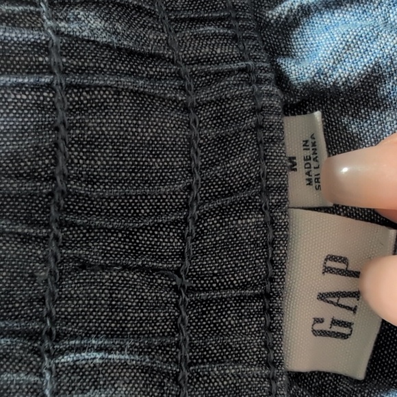 GAP Bermuda Women's Shorts Size Medium - Picture 3 of 5